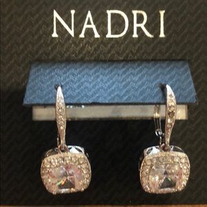 Dangling diamond like earrings!!